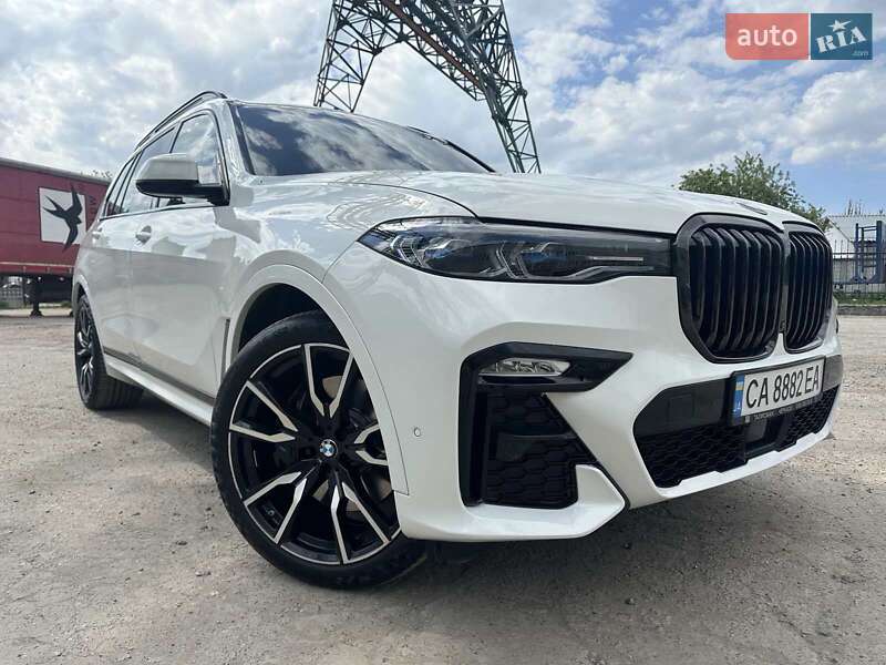 Позашляховик / Кросовер BMW X7 2022 в 
