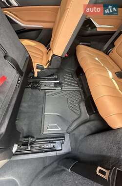 Позашляховик / Кросовер BMW X7 2022 в 