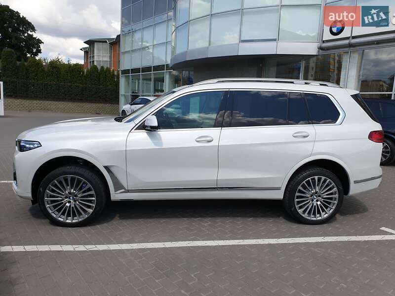 Позашляховик / Кросовер BMW X7 2021 в 