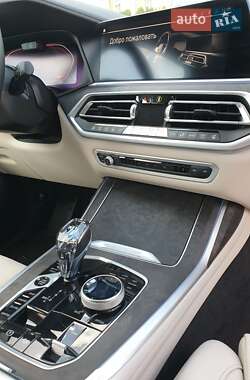 Позашляховик / Кросовер BMW X7 2021 в 