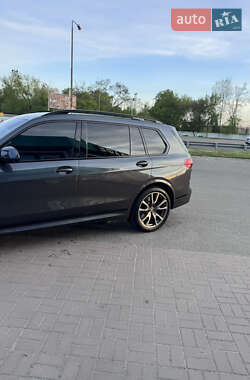 Внедорожник / Кроссовер BMW X7 2022 в 