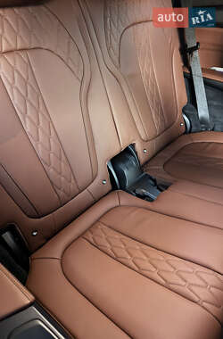 Внедорожник / Кроссовер BMW X7 2022 в 