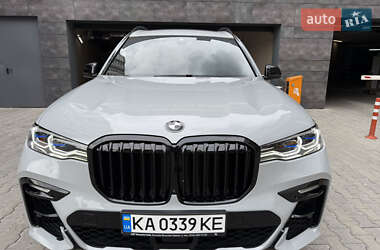 Позашляховик / Кросовер BMW X7 2022 в 