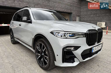 Позашляховик / Кросовер BMW X7 2022 в 
