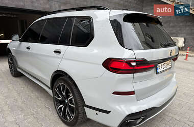 Позашляховик / Кросовер BMW X7 2022 в 