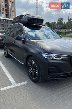 Позашляховик / Кросовер BMW X7 2022 в 
