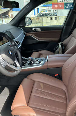 Позашляховик / Кросовер BMW X7 2022 в 