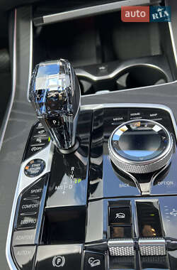 Позашляховик / Кросовер BMW X7 2022 в 