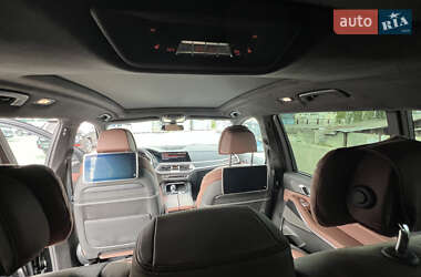 Позашляховик / Кросовер BMW X7 2022 в 