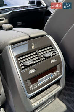 Позашляховик / Кросовер BMW X7 2023 в 