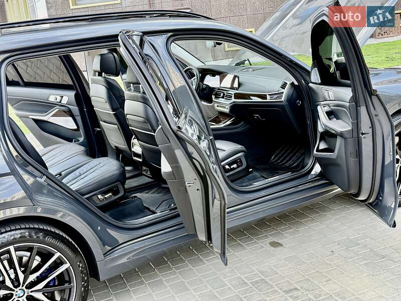 Внедорожник / Кроссовер BMW X7 2021 в Одессе