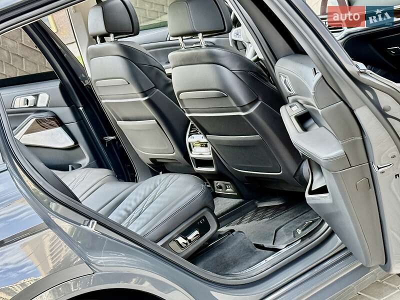 Внедорожник / Кроссовер BMW X7 2021 в Одессе