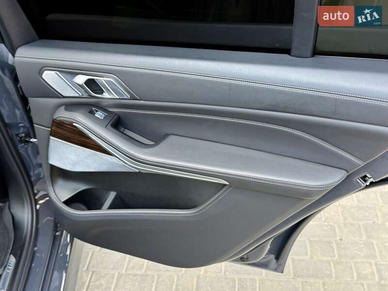 Внедорожник / Кроссовер BMW X7 2021 в Одессе
