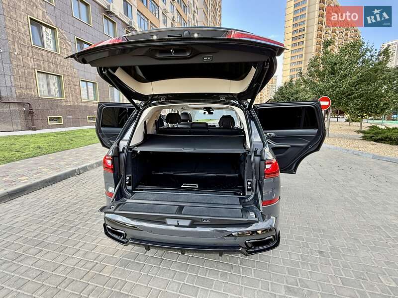 Внедорожник / Кроссовер BMW X7 2021 в Одессе