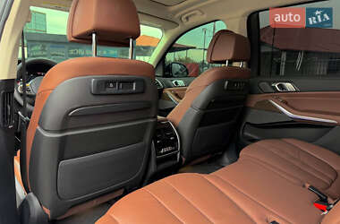 Позашляховик / Кросовер BMW X7 2019 в 
