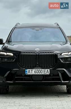 Позашляховик / Кросовер BMW X7 2022 в 