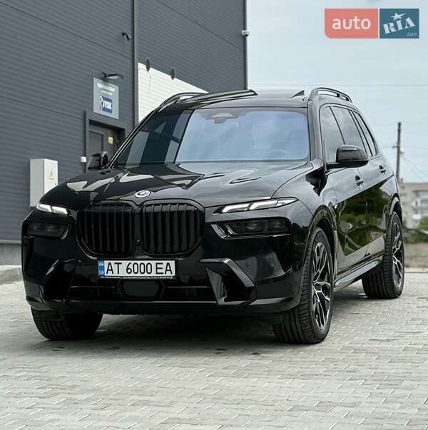 Позашляховик / Кросовер BMW X7 2022 в 