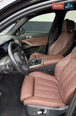 Позашляховик / Кросовер BMW X7 2022 в 
