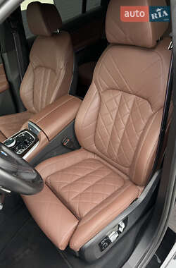 Позашляховик / Кросовер BMW X7 2022 в 
