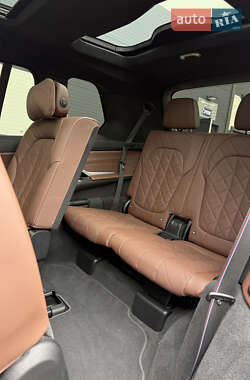 Позашляховик / Кросовер BMW X7 2022 в 