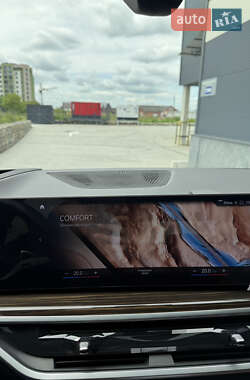 Позашляховик / Кросовер BMW X7 2022 в 
