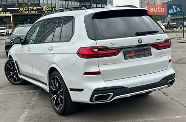 Позашляховик / Кросовер BMW X7 2022 в 