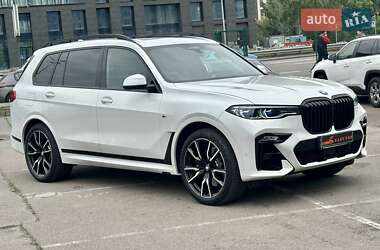 Позашляховик / Кросовер BMW X7 2022 в 