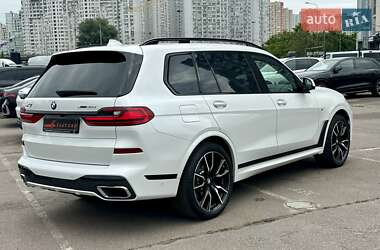 Позашляховик / Кросовер BMW X7 2022 в 
