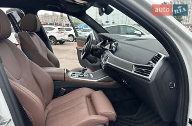 Позашляховик / Кросовер BMW X7 2022 в 