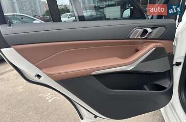 Позашляховик / Кросовер BMW X7 2022 в 