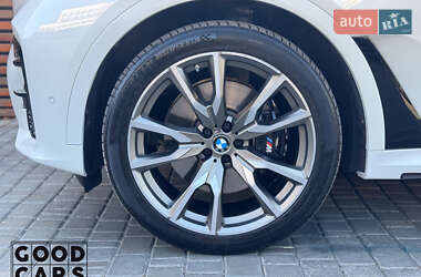 Позашляховик / Кросовер BMW X7 2022 в 
