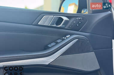 Позашляховик / Кросовер BMW X7 2022 в 