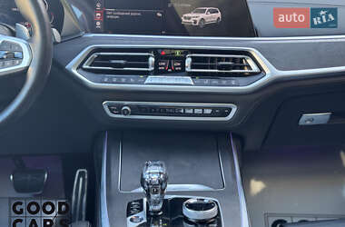 Позашляховик / Кросовер BMW X7 2022 в 