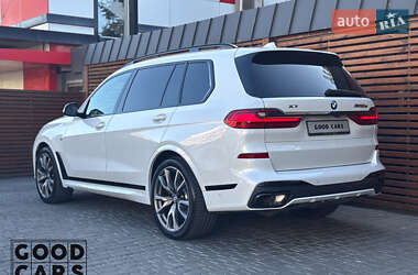 Позашляховик / Кросовер BMW X7 2022 в 