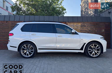 Позашляховик / Кросовер BMW X7 2022 в 