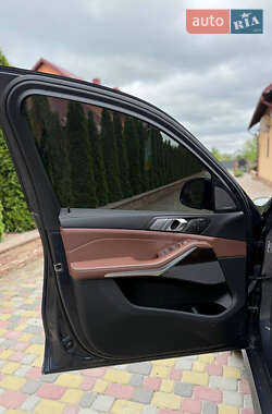Внедорожник / Кроссовер BMW X7 2021 в 
