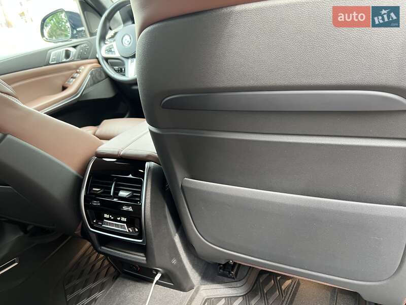 Внедорожник / Кроссовер BMW X7 2020 в Киеве