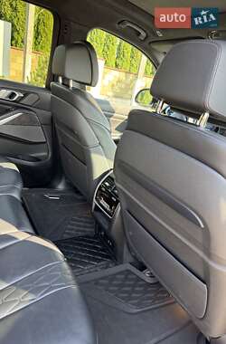 Позашляховик / Кросовер BMW X7 2020 в 