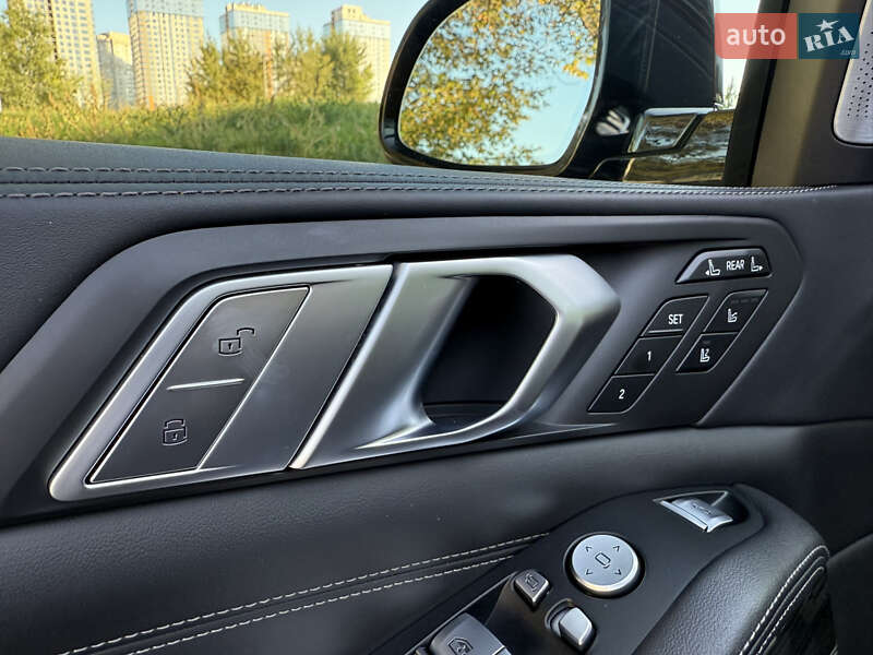 Внедорожник / Кроссовер BMW X7 2021 в Киеве