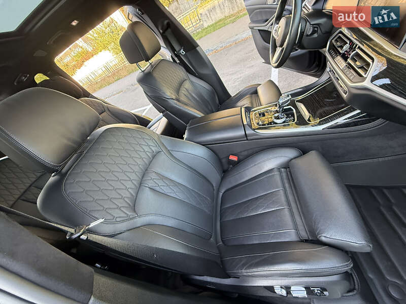 Внедорожник / Кроссовер BMW X7 2021 в Киеве