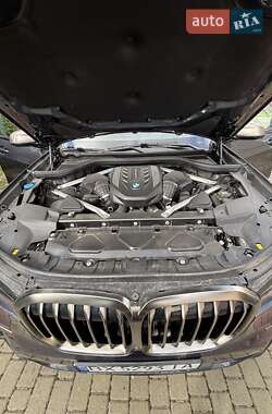 Внедорожник / Кроссовер BMW X7 2021 в 