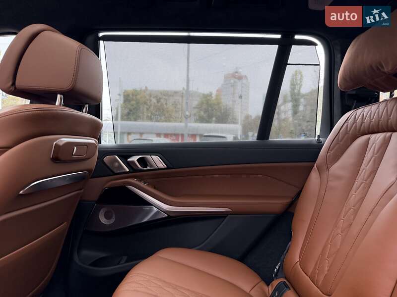Внедорожник / Кроссовер BMW X7 2024 в Киеве