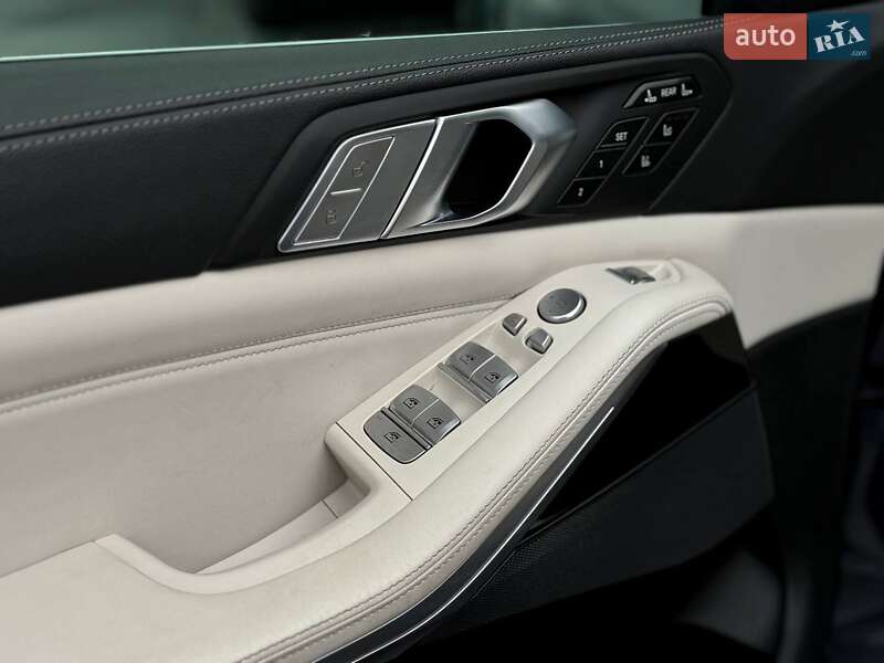 Внедорожник / Кроссовер BMW X7 2020 в Ровно