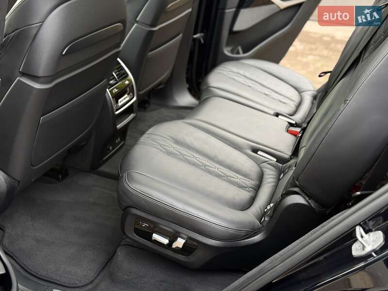 Внедорожник / Кроссовер BMW X7 2021 в Одессе