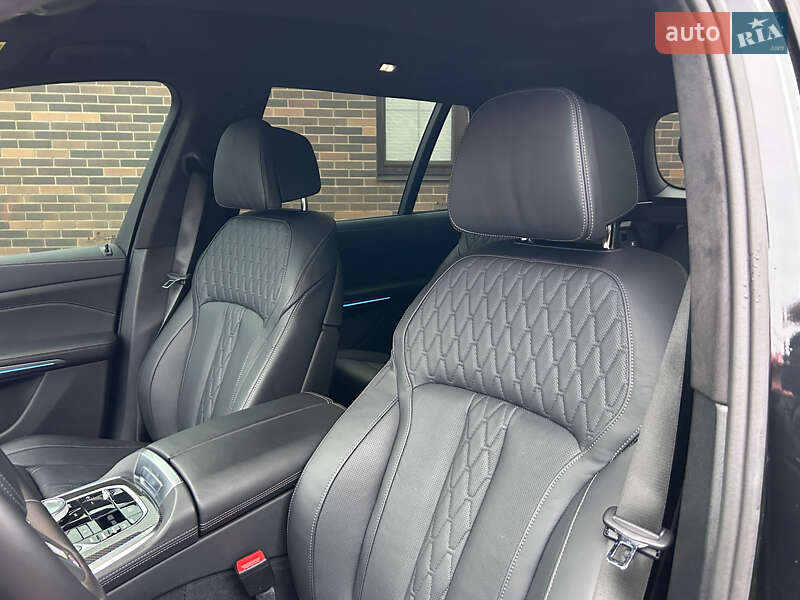 Внедорожник / Кроссовер BMW X7 2024 в Киеве
