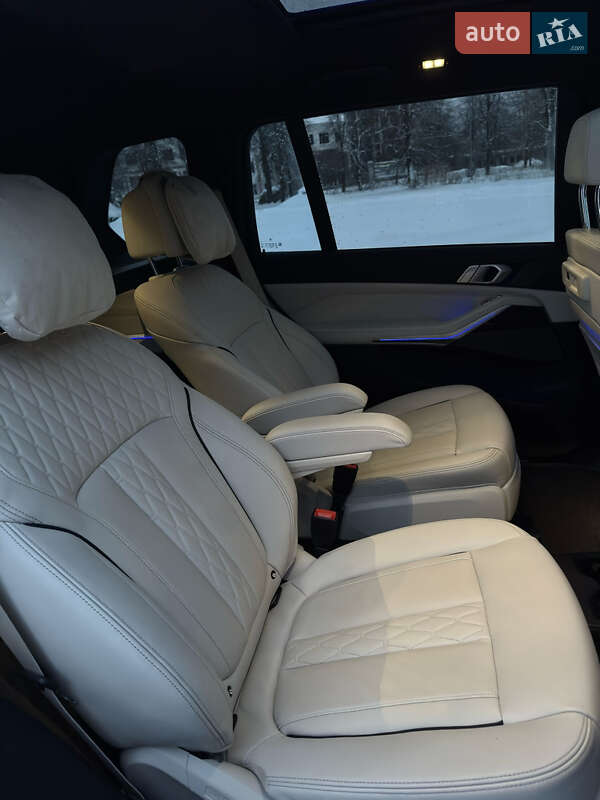 Внедорожник / Кроссовер BMW X7 2021 в Киеве