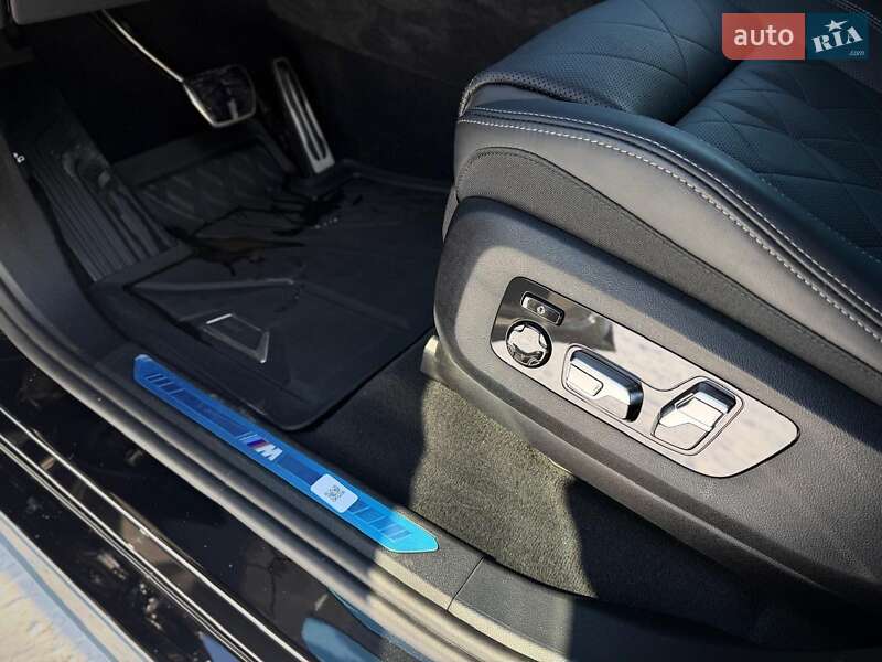 Внедорожник / Кроссовер BMW X7 2024 в Киеве