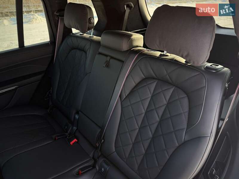 Внедорожник / Кроссовер BMW X7 2024 в Киеве