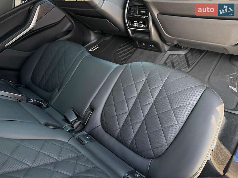 Внедорожник / Кроссовер BMW X7 2024 в Киеве