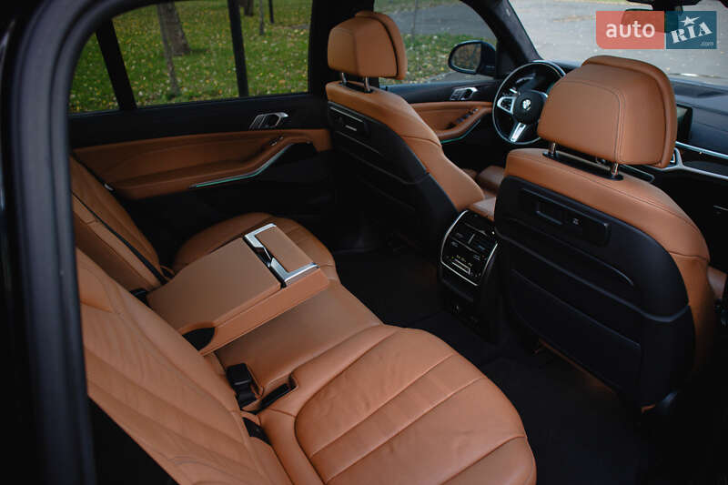 Внедорожник / Кроссовер BMW X7 2021 в Киеве